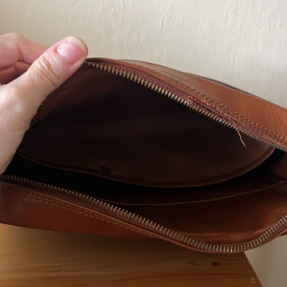 Vintage Louis Vuitton rectangular crossbody, strap missing, zipper separation - Picture 12 of 15